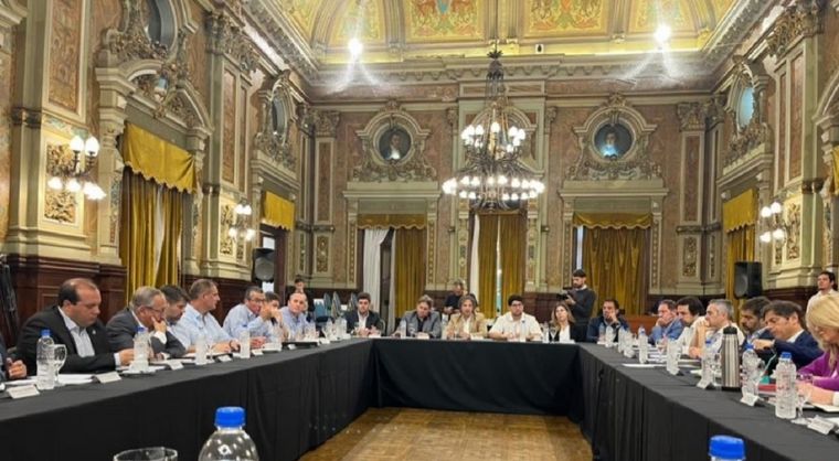 Interna del peronismo bonaerense: Kicillof mostró fuerza rodeado de sus intendentes Foto: Prensa Gobierno de la Provincia de Buenos Aires