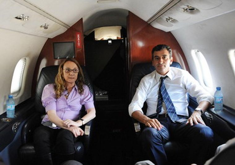Los ministros K, subidos al avión que no esperó a Cobos. Foto: NA