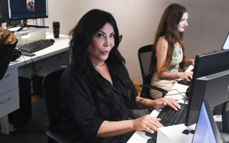 Ana Laura Nicoletti pasó por la redacción de MDZ Diario y nos regaló una inolvidable postal. Ana Laura Nicoletti pasó por la redacción de MDZ Diario y nos regaló una inolvidable postal.