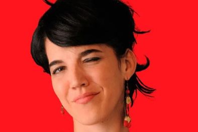 MDZol | Carulias no sólo es humorista, sino también guionista, periodista y docente. Foto: Facebook Natalia Carulias