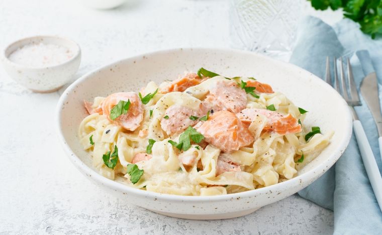 Pasta con salmón Una receta simple y deliciosa en pocos minutos Foto: Shutterstock