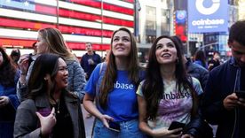 Empleados de Coinbase en Nueva York antes del lanzamiento de la empresa en el Nasdaq. Foto: REUTERS