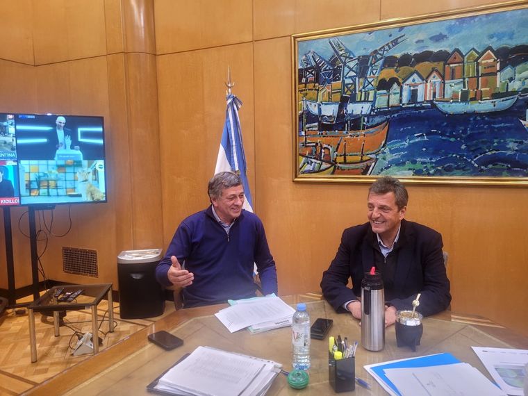 Orozco junto a Massa en Economía tras los anuncios. Foto: Twitter Daniel Orozco.