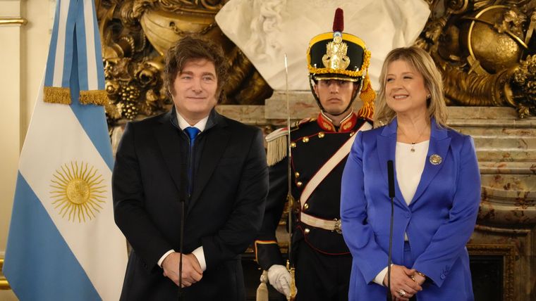El presidente Javier Milei y su nueva ministra de Seguridad, Alejandra Monteoliva.