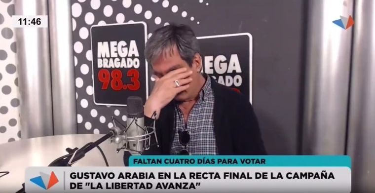 El candidato a intendente de Bragado de La Libertad Avanza, Gustavo Arabia, no pudo evitar la emoción al hablar de Javier Milei Foto: Captura de pantalla