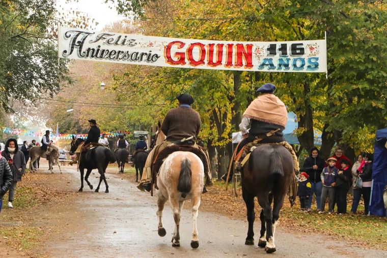 Gouin es un pueblo bonaerense rodeado de campos y con una fuerte identidad rural.