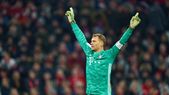 Manuel Neuer y un gesto de admiración hacia la hinchada de Boca. Foto: FC Bayern