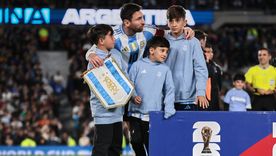 Messi junto a sus hijos antes del partido ante Venezuela. La dedicatoria de Antonela Roccuzzo a Messi tras su despedida oficial en el país.&nbsp;