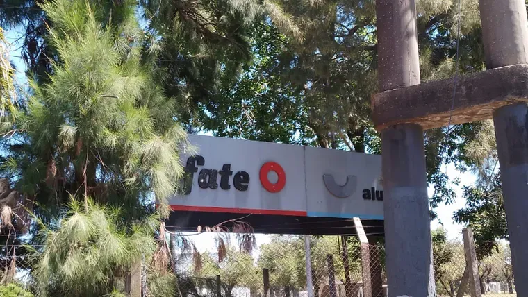 Trabajadores de Fate denunciaron un lockout patronal, al sostener que la empresa no cumplió con la conciliación obligatoria dictada por la Secretaría de Trabajo para frenar los despidos.