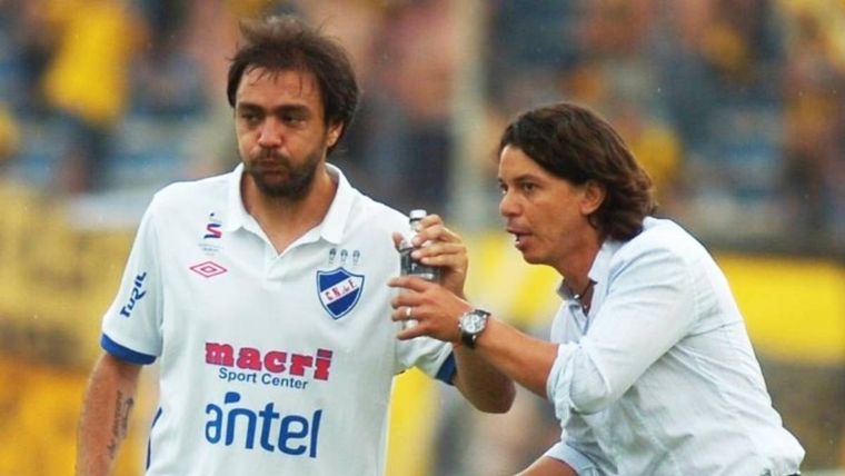 El Chino Recoba fue dirigido por Gallardo en Nacional de Montevideo. Foto: archivo