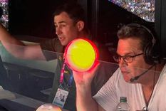 Tras usar carteles y conos, llegó la luz para Rassie Erasmus.