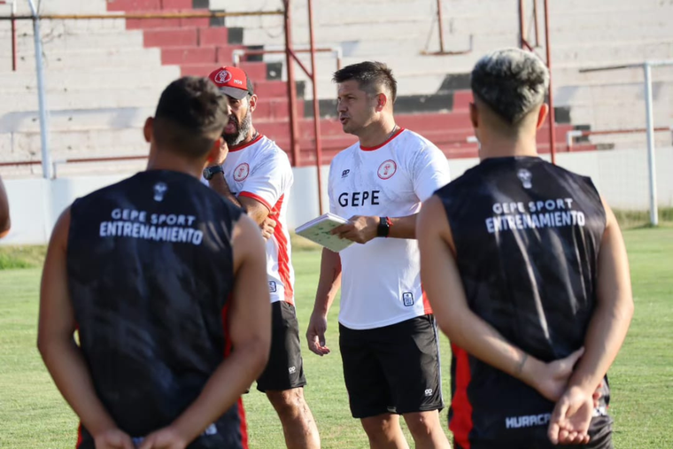 Huracán Las Heras inició la pretemporada bajo el mando de Alejandro Abaurre. Foto: Prensa HLH