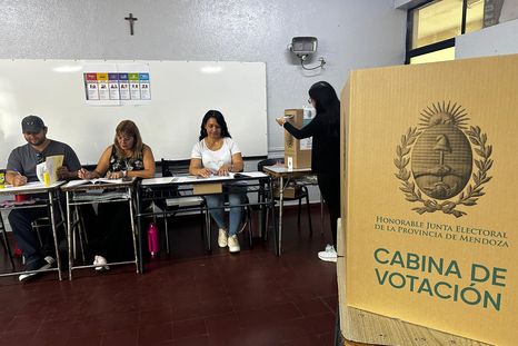 Avanza un acuerdo electoral entre el Gobernador Alfredo Cornejo y Karina Milei. Avanza un acuerdo electoral entre el Gobernador Alfredo Cornejo y Karina Milei.