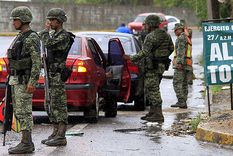 detienen a 7 funcionarios por la fuga del chapo?guzman