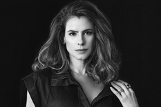 Zharick León estudió en Pontificia Universidad Javeriana.