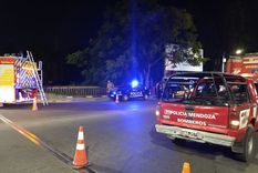 Los bomberos y la Policía en el lugar. Foto: gentileza.