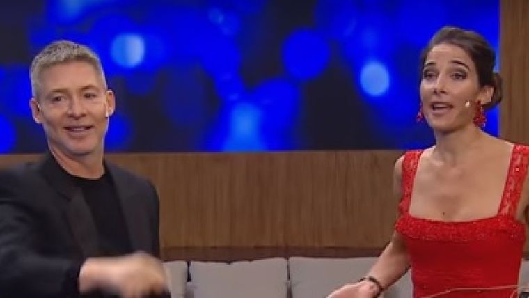 Adrián Suar y Juana Viale bailaron al aire. Foto: Captura TV