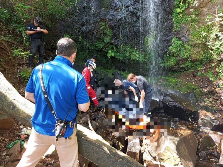 La víctima fue identificada como Francisco Fernández Campon, de 50 años, quien apareció sin vida al pie de una cascada de Misiones. La víctima fue identificada como Francisco Fernández Campon, de 50 años, quien apareció sin vida al pie de una cascada de Misiones.