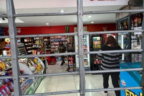 El deterioro del poder adquisitivo preocupa más que la inseguridad, según una encuesta. El deterioro del poder adquisitivo preocupa más que la inseguridad, según una encuesta.