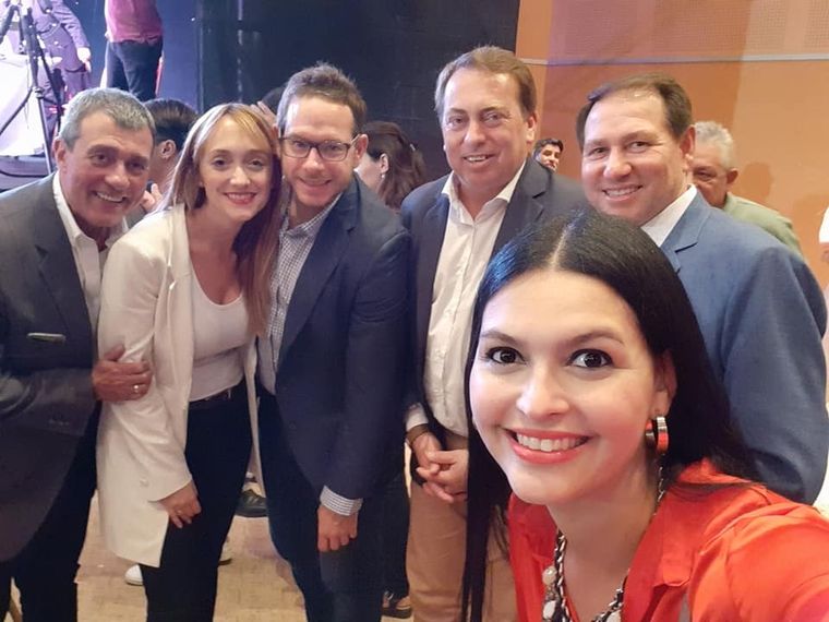 Flor Destéfanis junto a referentes del PJ. Flor Destéfanis junto a referentes del PJ.