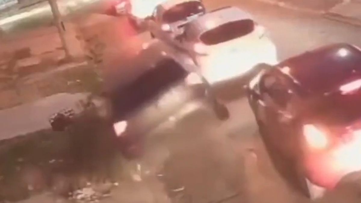 Ramos Mejía: robaron un auto, escaparon en contramano y chocaron a varios vecinos durante la fuga