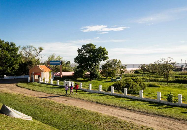 Un refugio natural y lleno de historia: la Isla Martín García, a solo dos horas de Buenos Aires, combina playas tranquilas, senderos, mariposas y vestigios de un pasado que marcó la identidad del país.