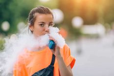 vapeo: una moda en auge entre los adolescentes que enciende alertas sanitarias