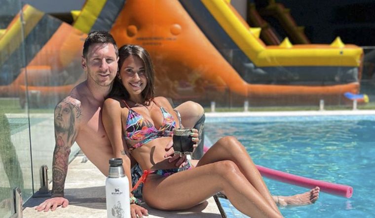 Messi y Antonela se armaron una piscina genial Foto: Instagram @antonelaroccuzzo