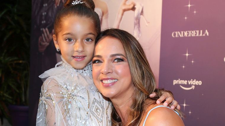 Alaïa Costa con su mamá, Adamari López Foto: Mamas Latinas