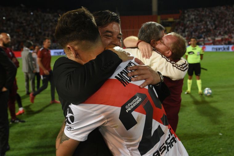 El abrazo con Gallardo, una de las fotos que usó River para despedir a Montiel Foto: River Plate