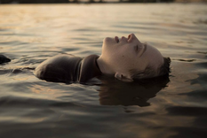 Sumergete en la historia de Esty Foto: Netflix