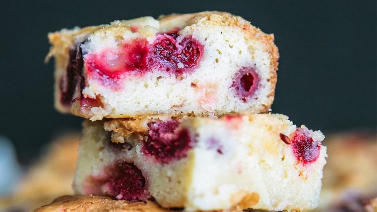 budinchbfr Budín de chocolate blanco con frutos rojos. Foto: blog.marianlaquecocina.com