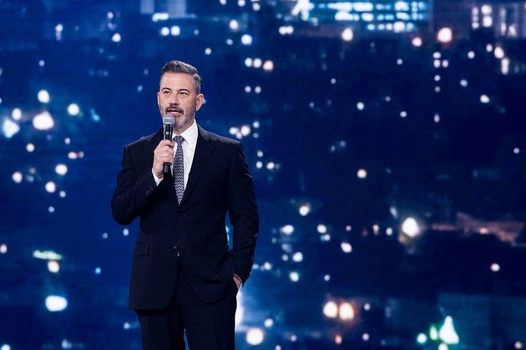 Ha presentado su programa Jimmy Kimmel Live! desde 2003 y los premios Oscar en cuatro ocasiones.