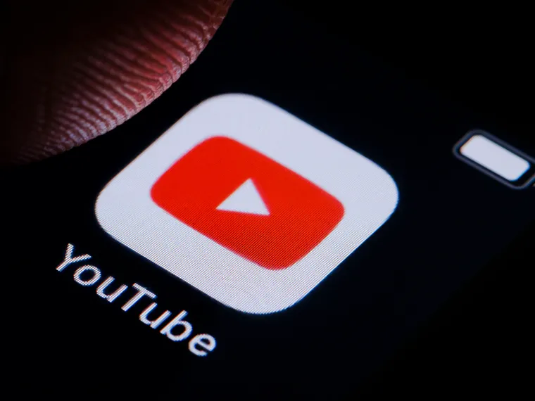 La función pantalla en pantalla permite mirar videos mientras se responden mensajes o abren aplicaciones.