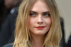 Respira profundo antes de ver a Cara Delevingne en bikini y desde la piscina