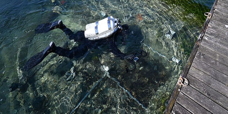El descubrimiento apareció bajo sedimentos del puerto de Steckborn, una zona vinculada desde hace décadas a antiguos asentamientos sobre pilotes.
