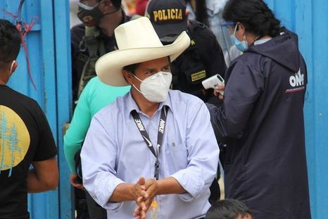 El izquierdista Pedro Castillo, maestro y líder sindical, encabeza los resultados iniciales. Foto: Reuters