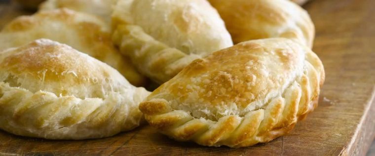 Las empanadas de carne picante son un clásico de la gastronomía argentina. El famoso cocinero Valentín Grimaldi comparte todos sus secretos para prepararlas. Foto: La Serenísima (laserenisima.com.ar)