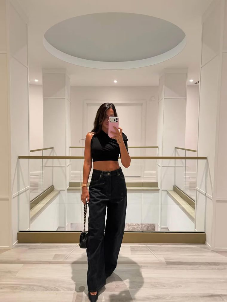 El look de partido más chic de Antonela Roccuzzo. El look de partido más chic de Antonela Roccuzzo.