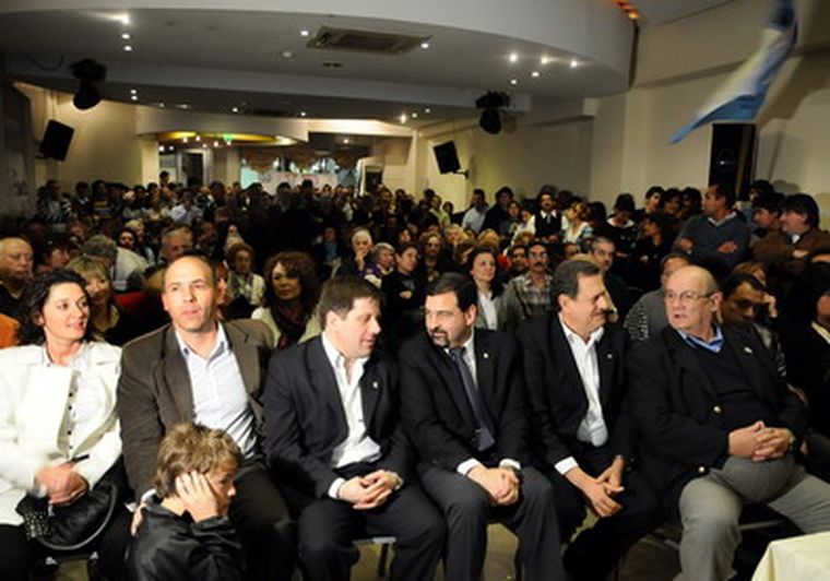 Carmona y Ciurca estuvieron en el acto de anoche. Foto: Alf  Ponce / MDZ
