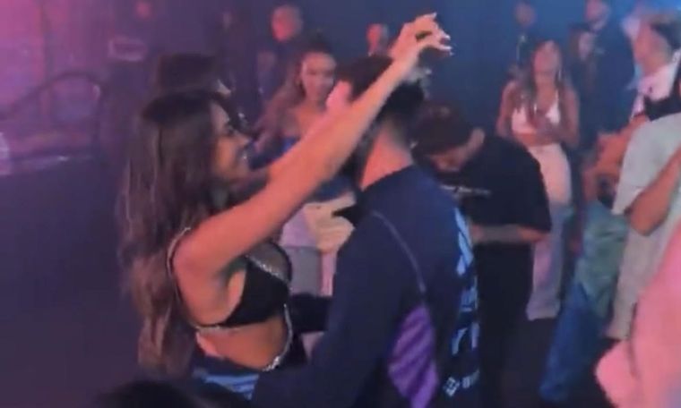 Lionel Messi bailando con Antonella Roccuzzo Foto: Captura