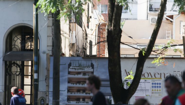 La casa se derrumbó junto a una obra en construcción Foto: Noticias Argentinas
