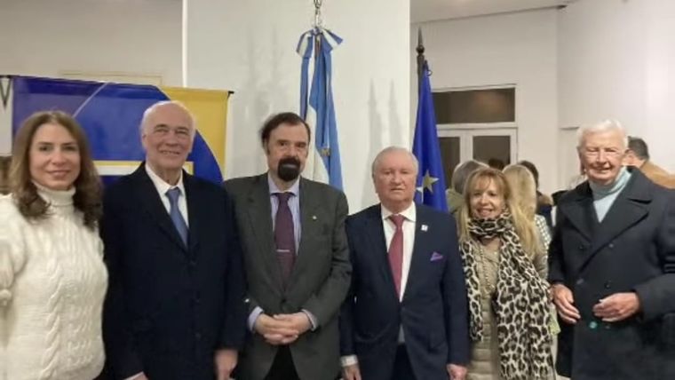 Autoridades del Club Europeo.