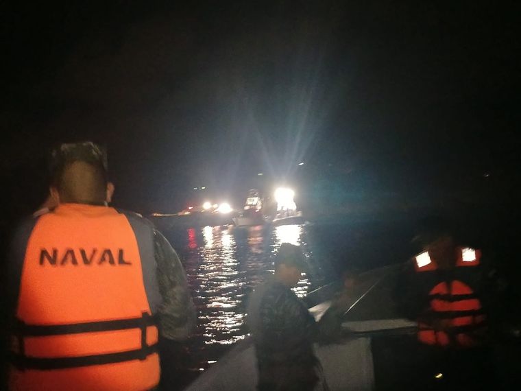 El rescate se vio obstaculizado por la falta de visibilidad Foto: Fuerza Naval de Honduras