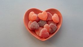 Descubrí la receta de bombones de frutas perfectos para regalar o compartir. Descubrí la receta de bombones de frutas perfectos para regalar o compartir.