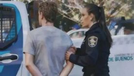 Lo acusan de encerrar a su madre en una cámara frigorífica para robarle 30 millones de pesos. Lo acusan de encerrar a su madre en una cámara frigorífica para robarle 30 millones de pesos.