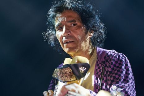 Conmoción por la muerte del guitarrista. Conmoción por la muerte del guitarrista.