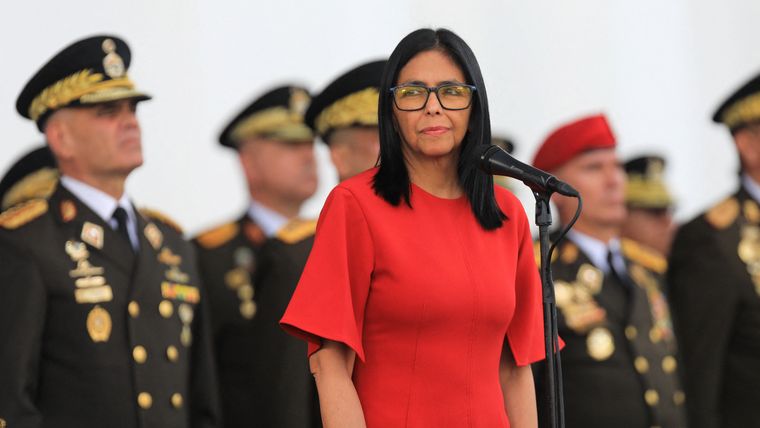 La presidenta encargada de Venezuela, Delcy Rodríguez, propuso una ley de amnistía para liberar a los presos políticos que han sido detenidos desde 1999 hasta la actualidad. La presidenta encargada de Venezuela, Delcy Rodríguez, propuso una ley de amnistía para liberar a los presos políticos que han sido detenidos desde 1999 hasta la actualidad.