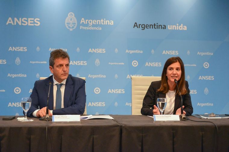 Sergio Massa y Fernanda Raverta El ministro de Economía y la titular del ANSES anunciaron el aumento Foto: Ministerio de Economía