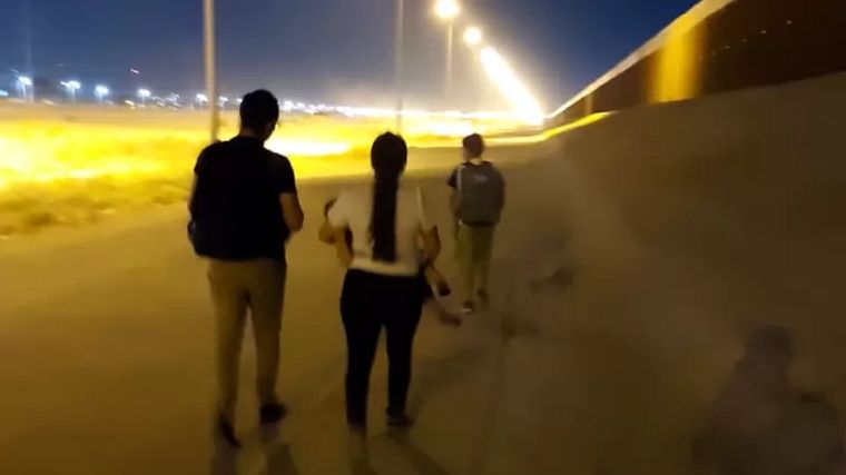 Felipe viajaba con su familia (en la foto) y su hermano menor. Foto: ARCHIVO PERSONAL